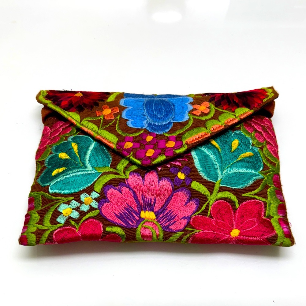 Oaxaca’s Floral Embroidered Clutch - Multicolor